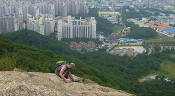 Nice place to hike behind my apartment. Nice views of Anyang when there is no smog...