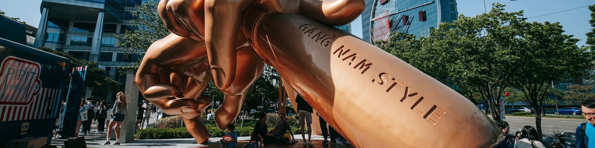 Samseong-dong showing outdoor art