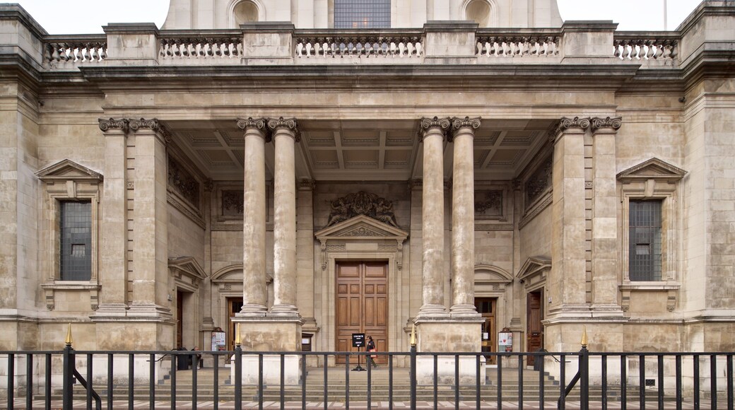 Brompton Oratory featuring heritage architecture