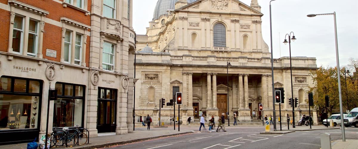 Brompton Oratory featuring heritage architecture