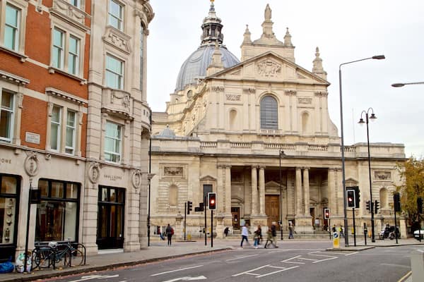 Brompton Oratory featuring heritage architecture
