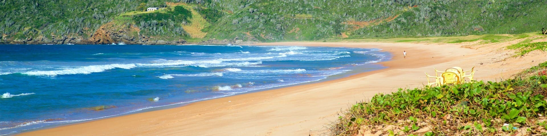 Praia Tucuns mit einem allgemeine KĂŒstenansicht und Strand