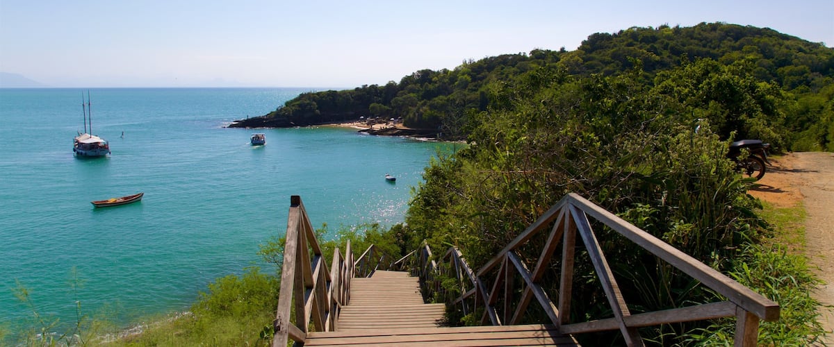 阿澤達海灘 设有 一般的海岸景觀