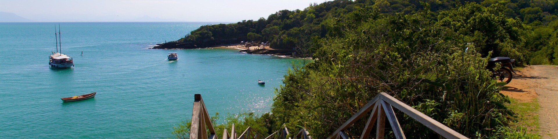 Praia Azeda welches beinhaltet allgemeine KĂŒstenansicht