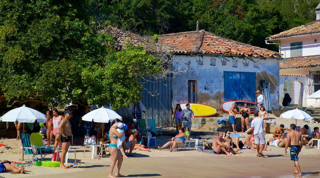 Playa Azeda mostrando vista general a la costa, una playa de arena y una ciudad costera
