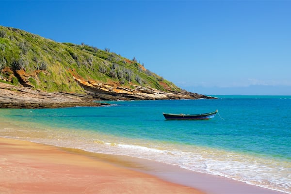 Plage de JoĂŁo Fernandes qui includes vues littorales et plage