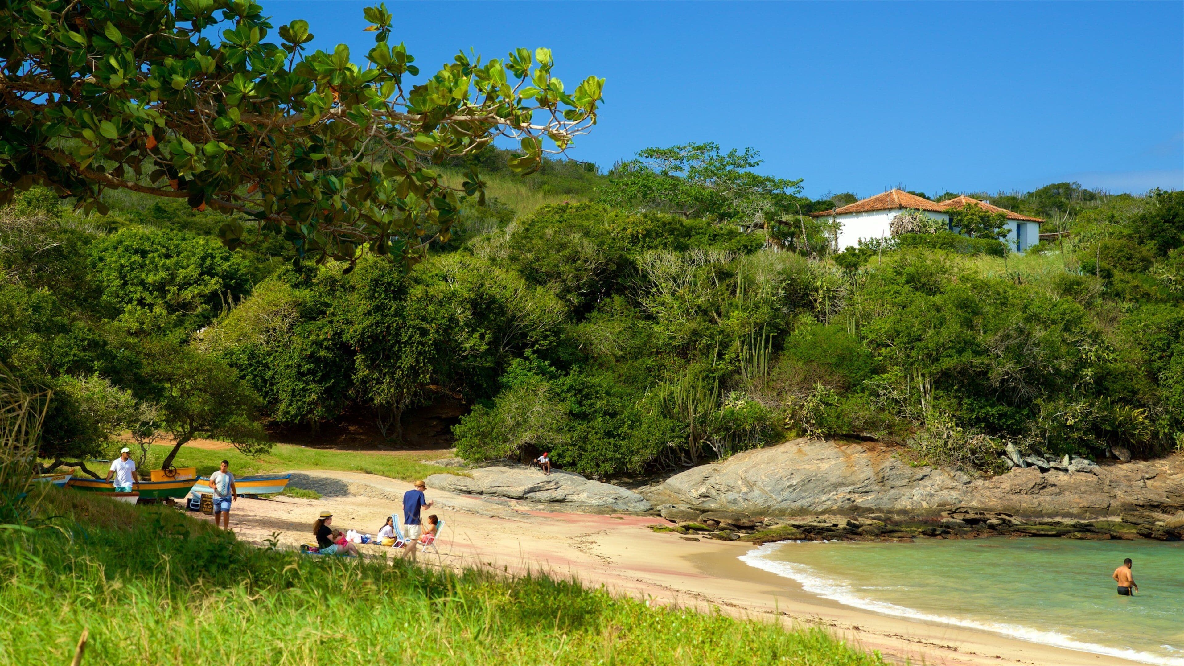 포르노 비치 을 특징 일반 해안 전경 과 모래 해변 뿐만 아니라 소규모 사람들