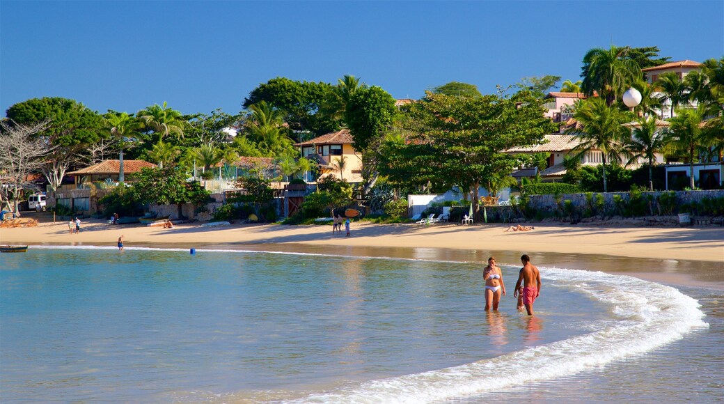 Bãi biển Ferradura cho thấy thị trấn duyên hải, bãi biển cát và bơi lội