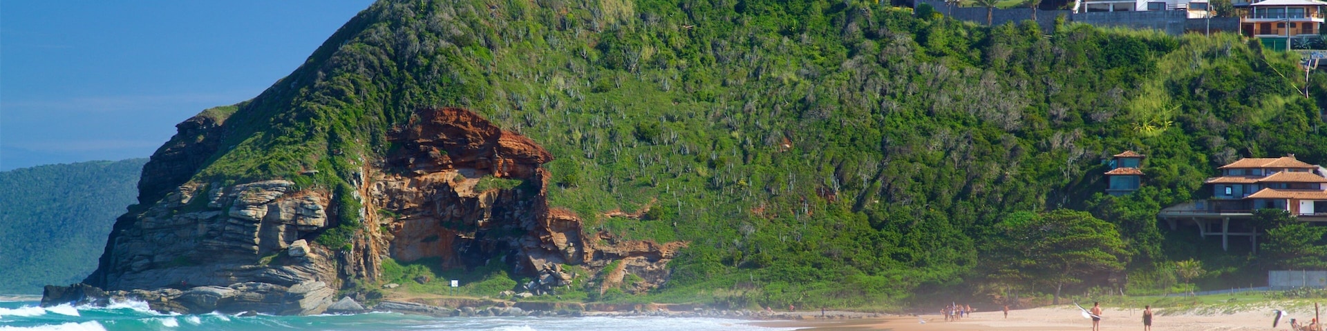 Geriba Beach which includes a sandy beach, a coastal town and general coastal views