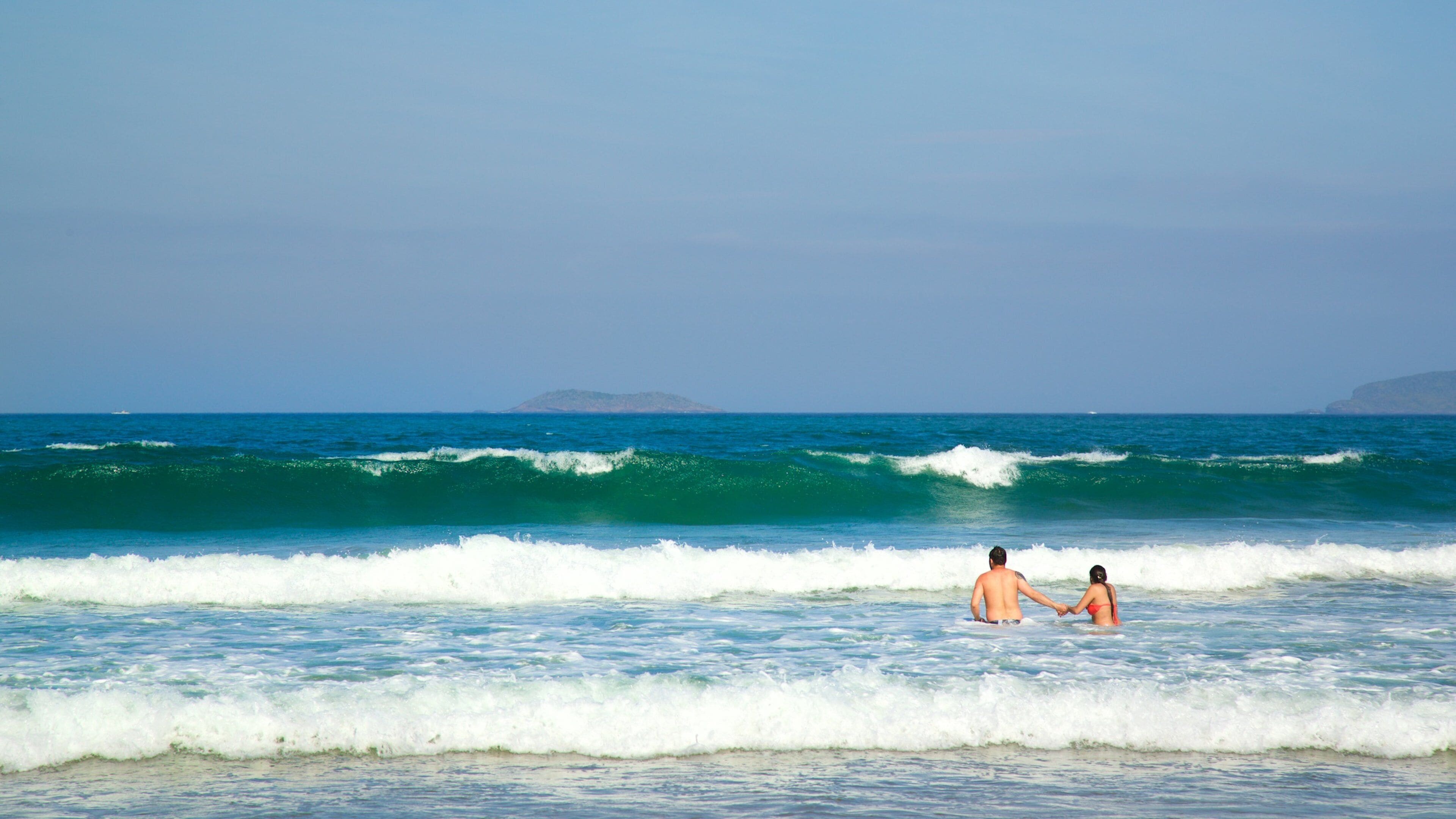 Geriba Beach featuring surf, swimming and general coastal views