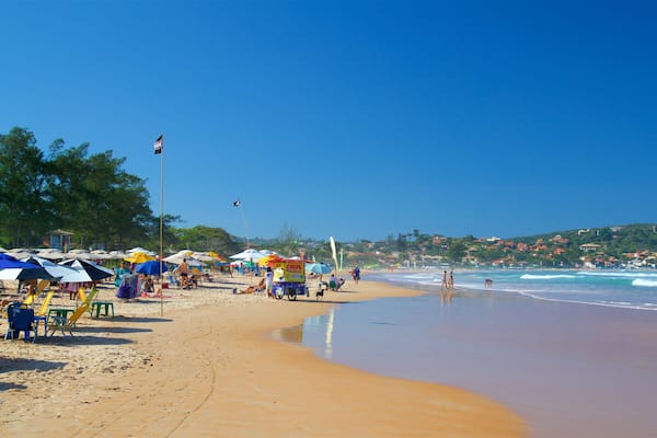 Praia Geriba das einen allgemeine Küstenansicht, Küstenort und Sandstrand