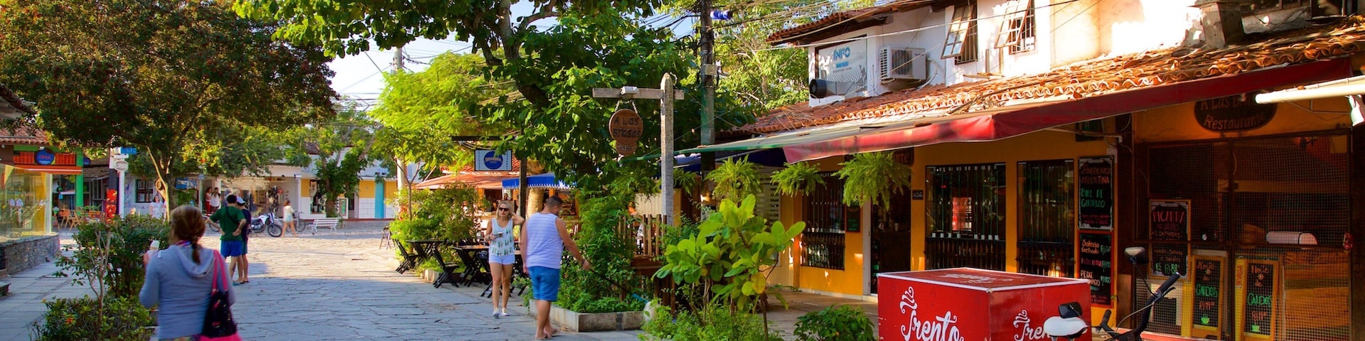 Rua das Pedras featuring a small town or village
