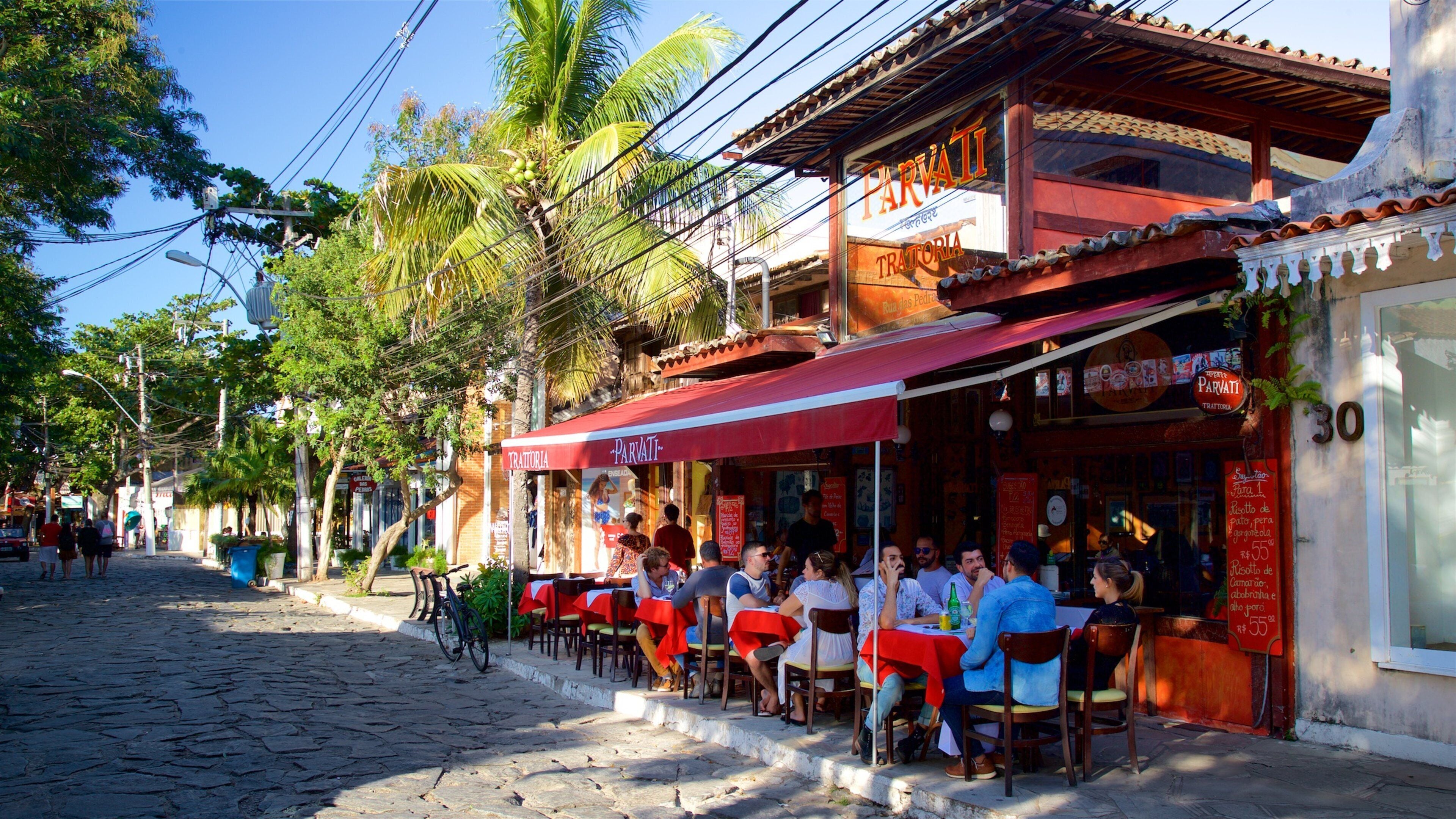 Rua das Pedras which includes outdoor eating and a small town or village as well as a small group of people