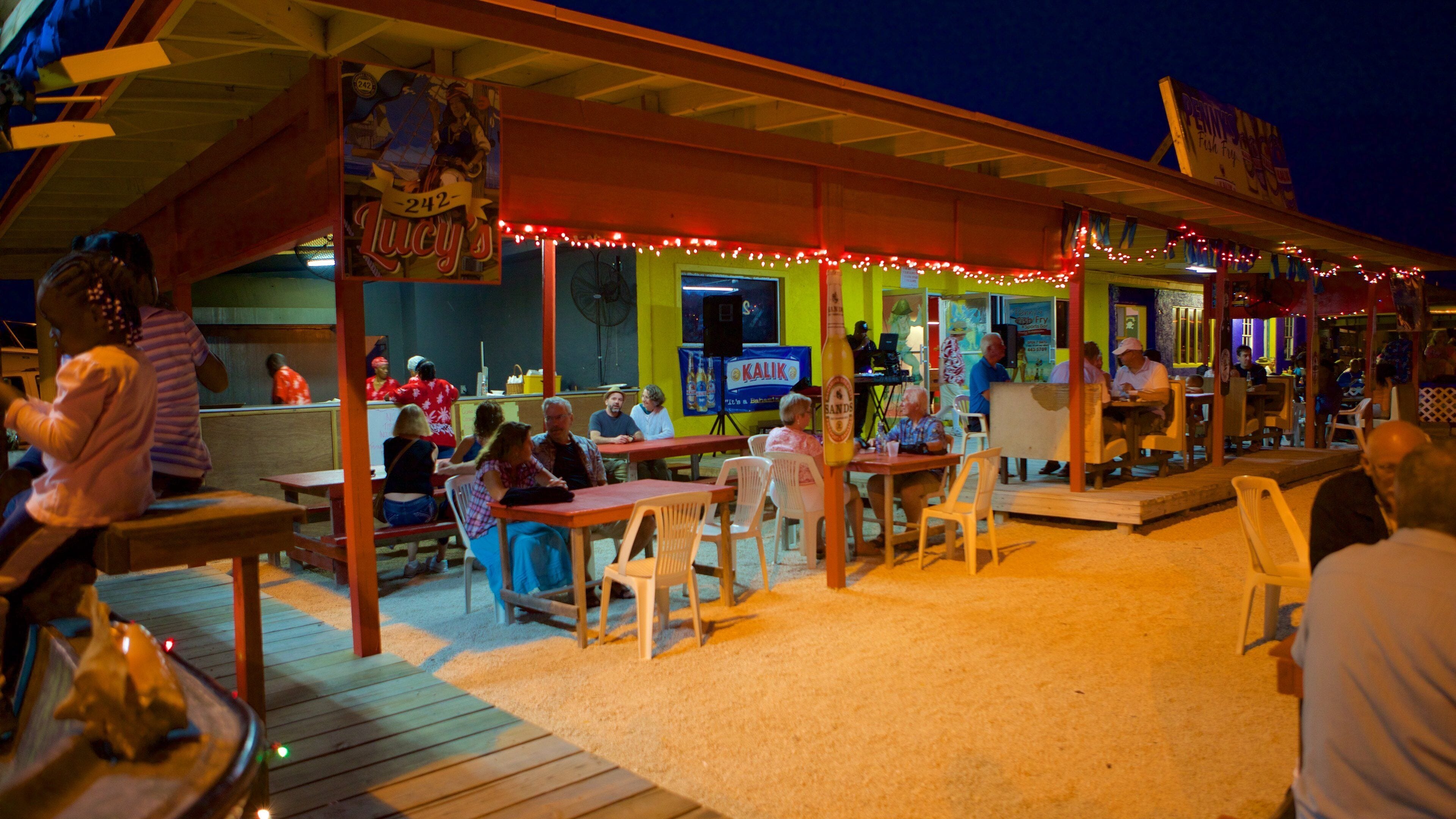 Smith Point welches beinhaltet bei Nacht, Essen im Freien und Strandbar