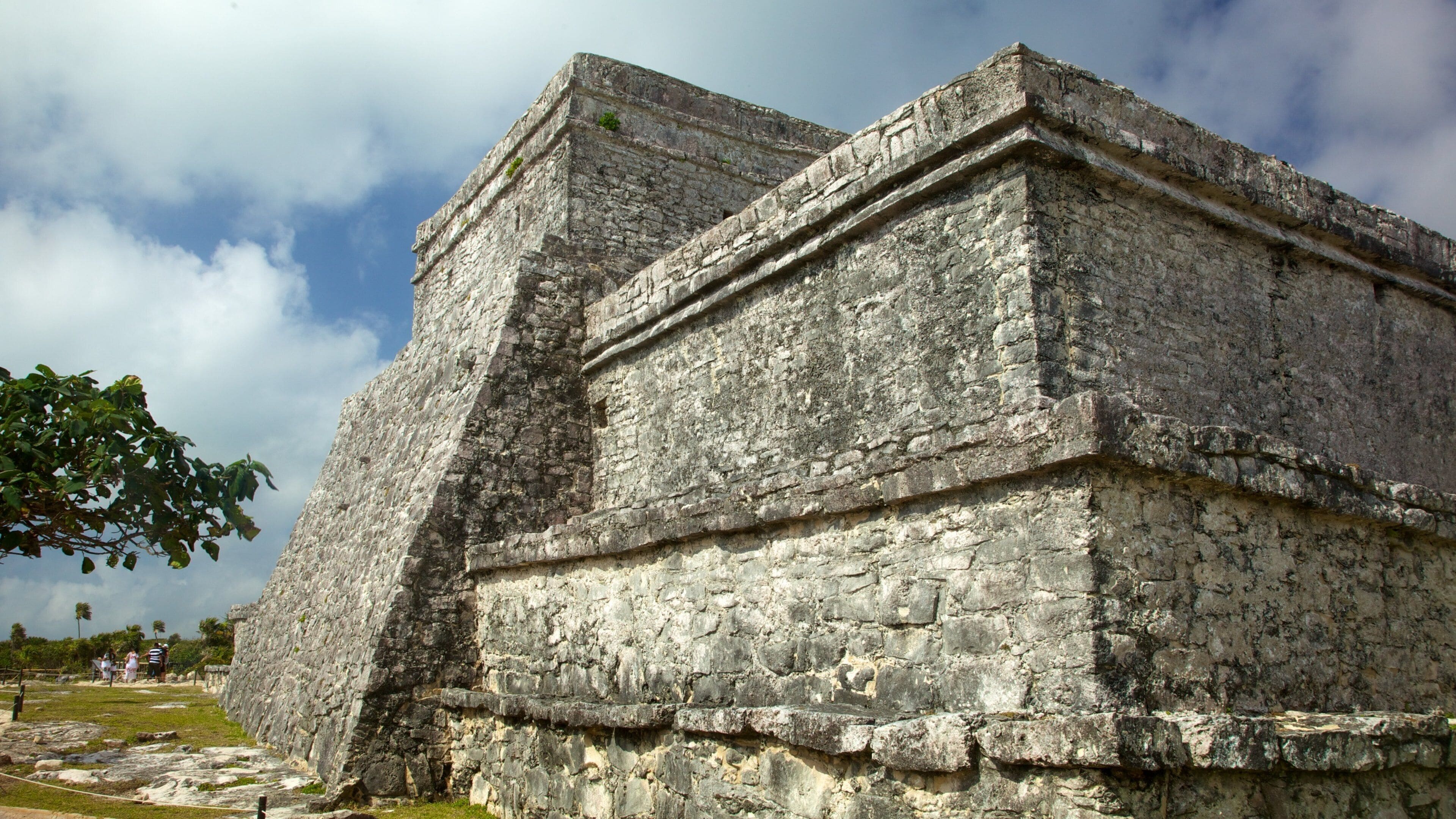 Tulum Mayan Ruins showing a ruin