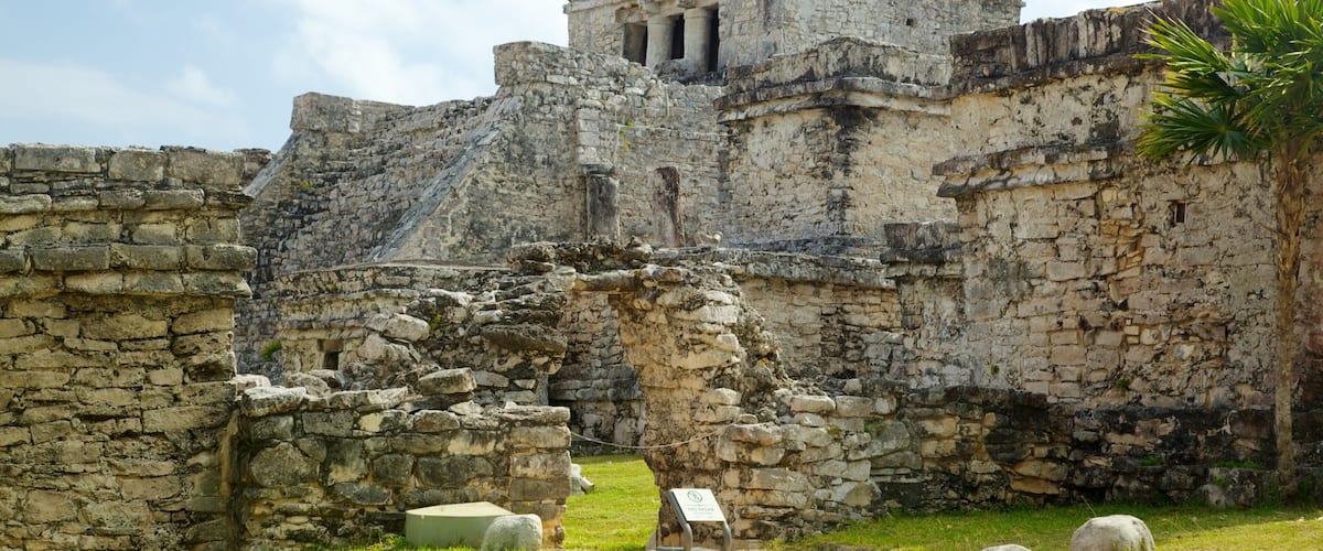 Ruinas mayas de Tulum ofreciendo una ruina