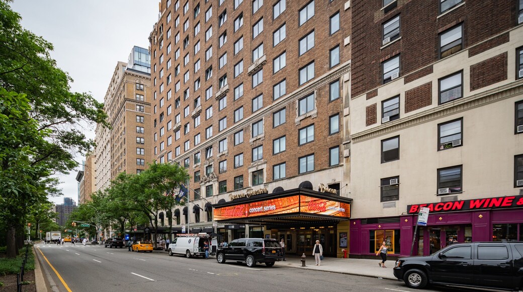 Beacon Theater which includes street scenes and a city