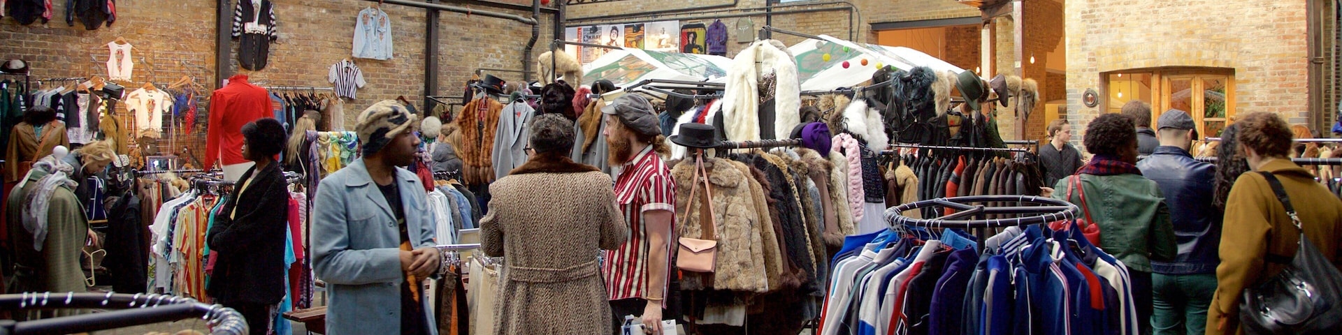 Old Spitalfields Market 其中包括 購物 和 市場 以及 一小群人