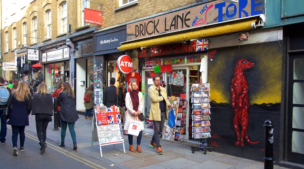 Londres ofreciendo escenas urbanas, señalización y mercados