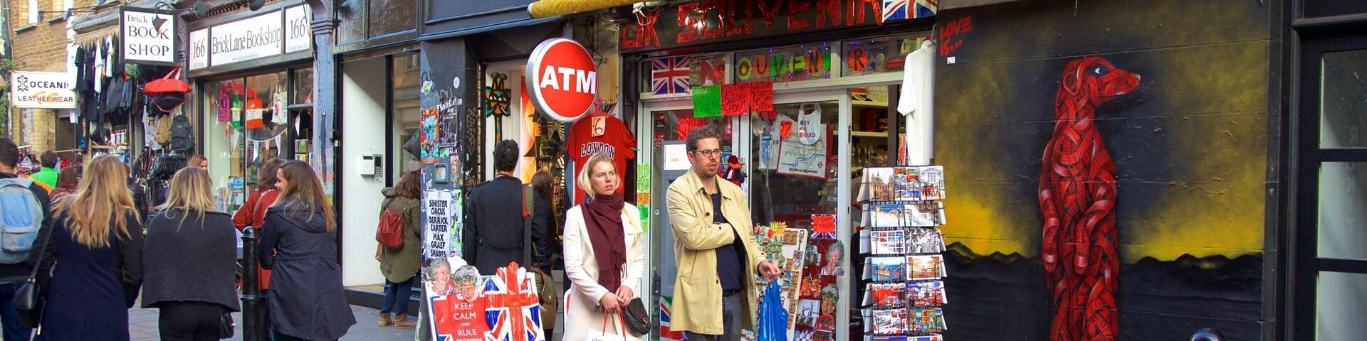 London featuring signage, street scenes and markets