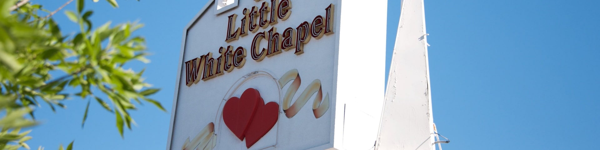 Little White Wedding Chapel que inclui sinalização