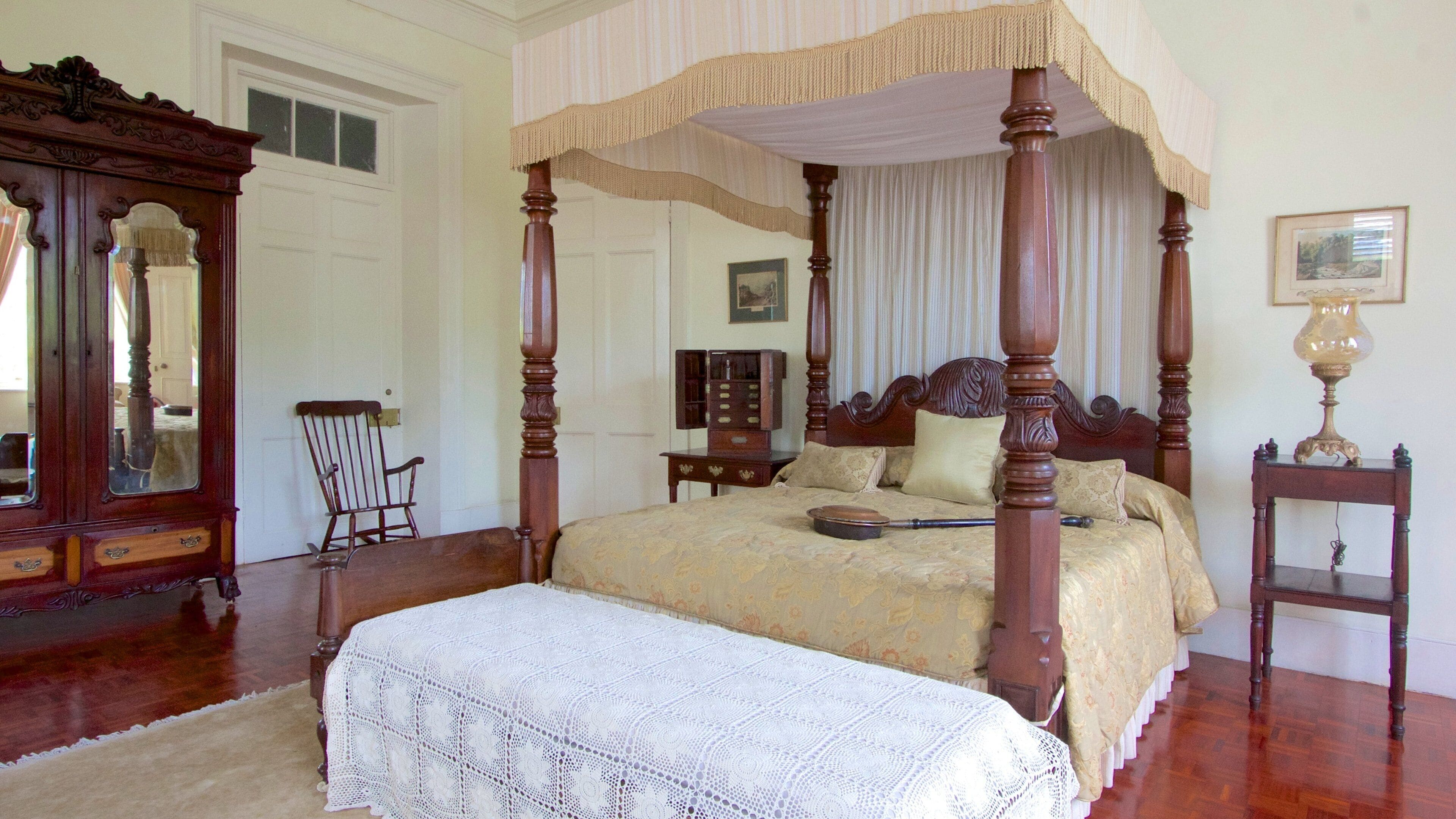 Devon House showing interior views