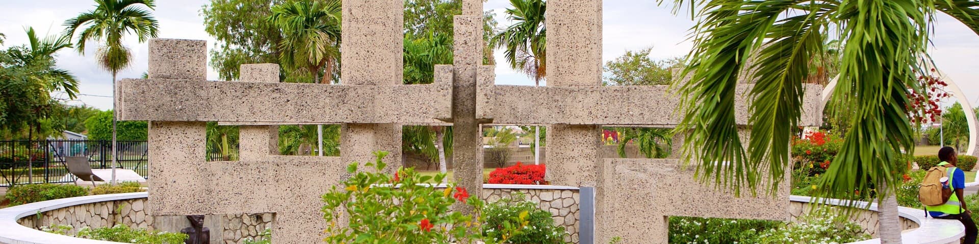 National Heroes Park featuring outdoor art