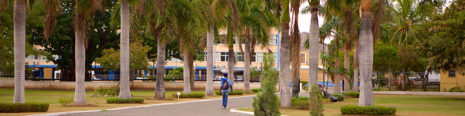 National Heroes Park que inclui um jardim