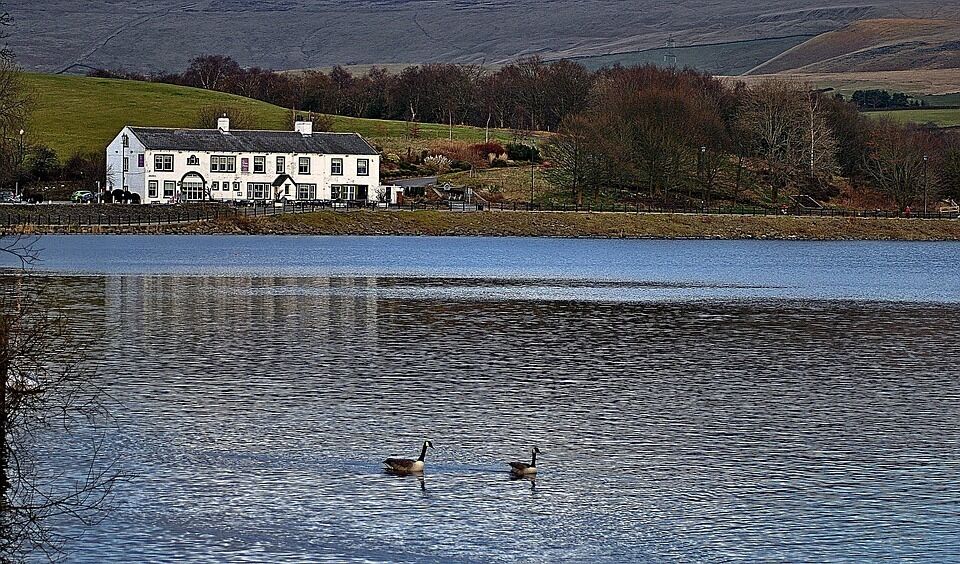 Hollingworth  lake