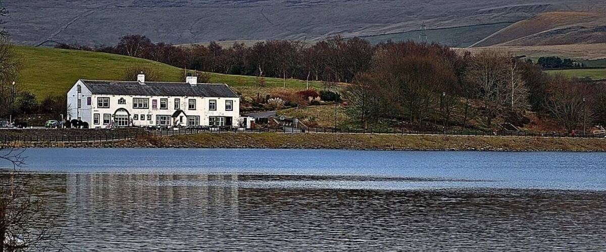 Hollingworth lake