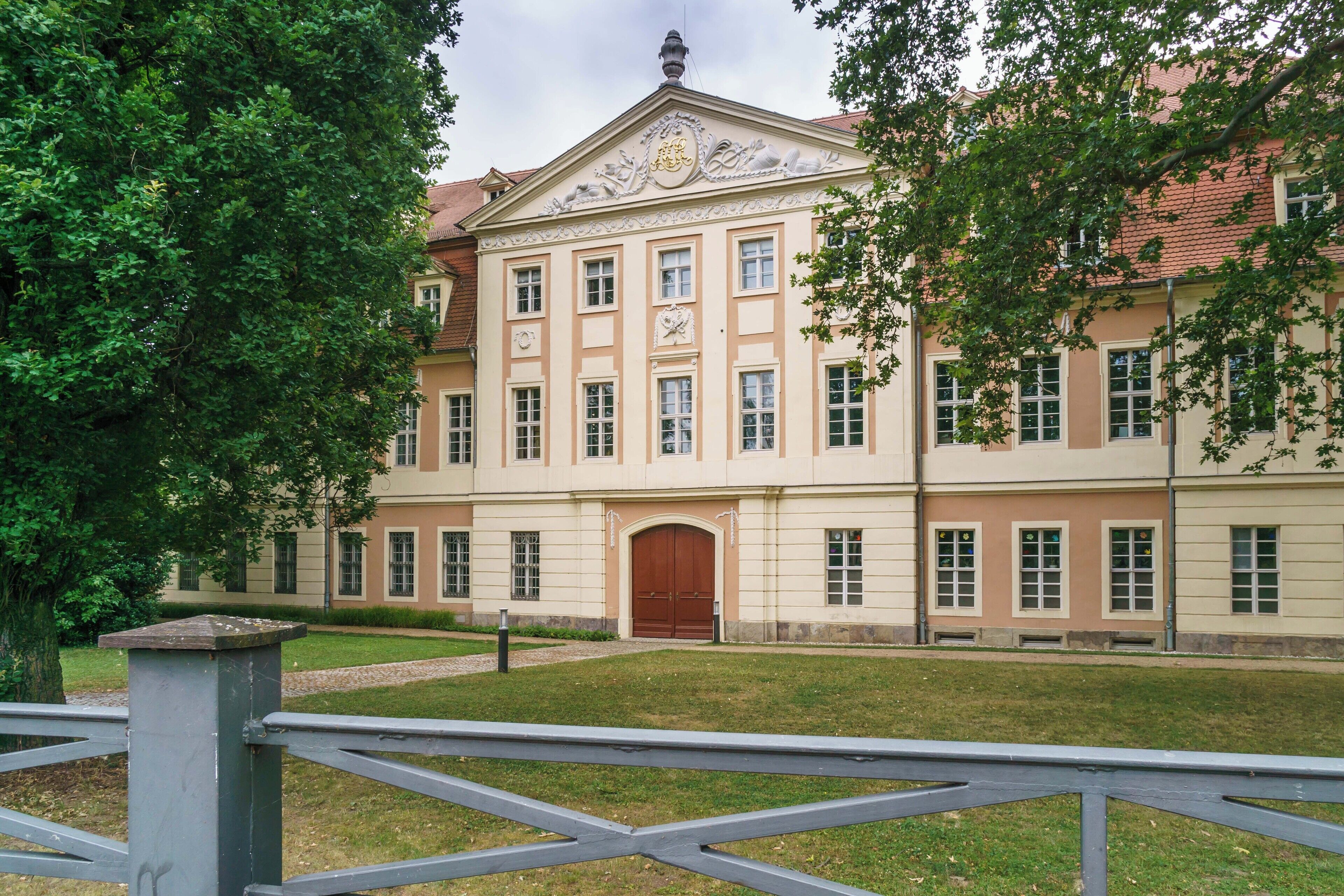 Portal Albrechtsches Palais, Badstubenvorstadt 12, 13 in Zeitz