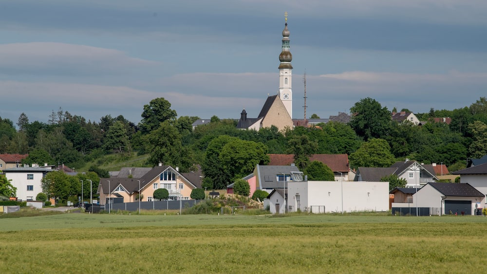 Pfarrkirche Geinberg im Innviertel mit Ortszentrum