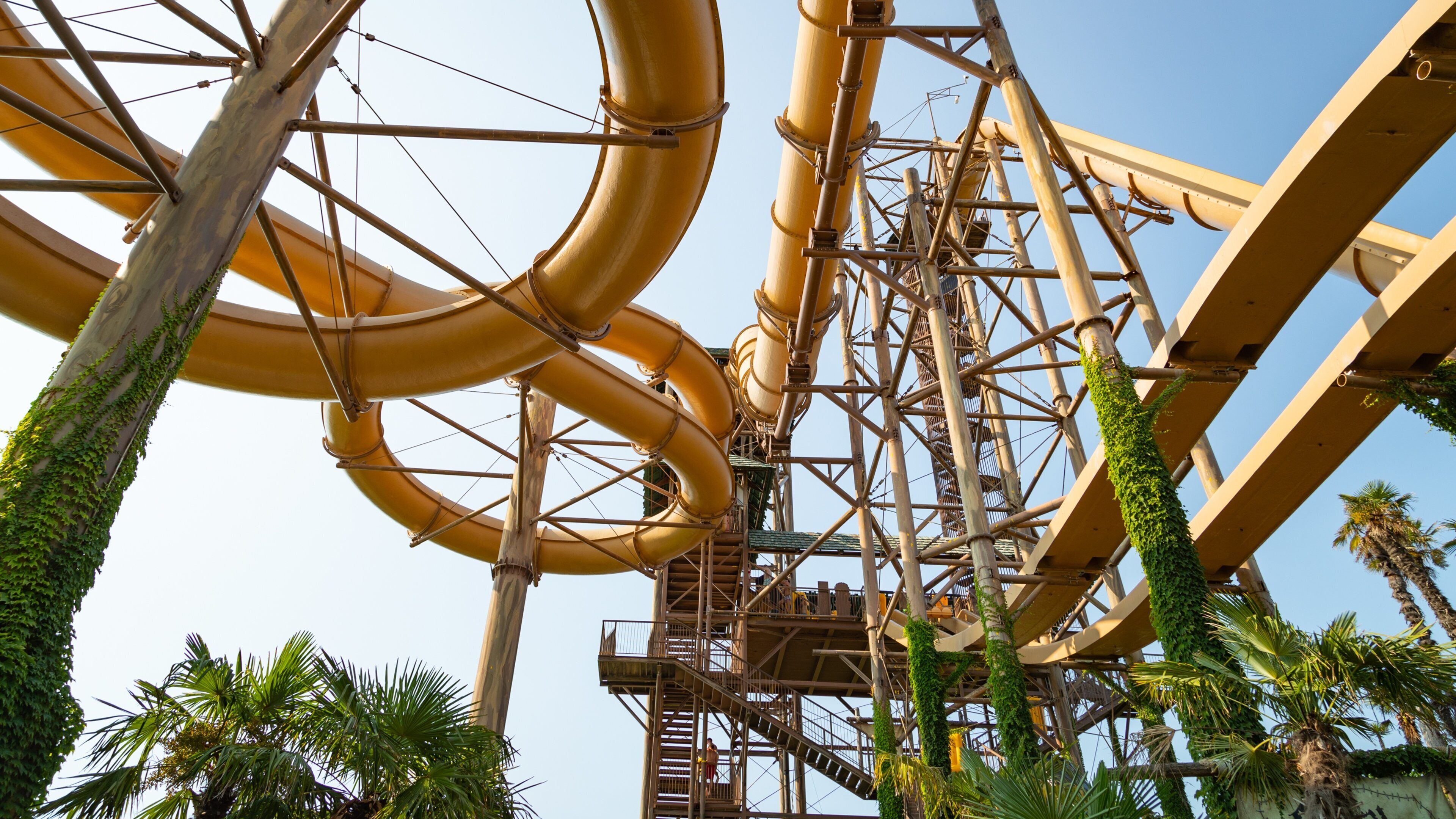 Aqualandia which includes a waterpark