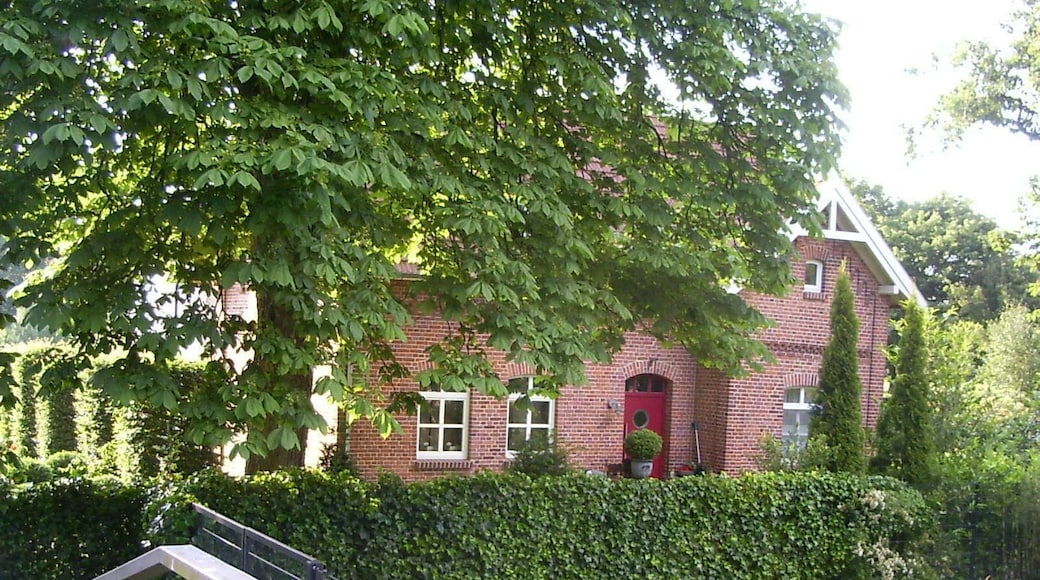 Hanekenfähr, sluis in het Eems-Vecht-kanaal, monumentale sluiswachterswoning