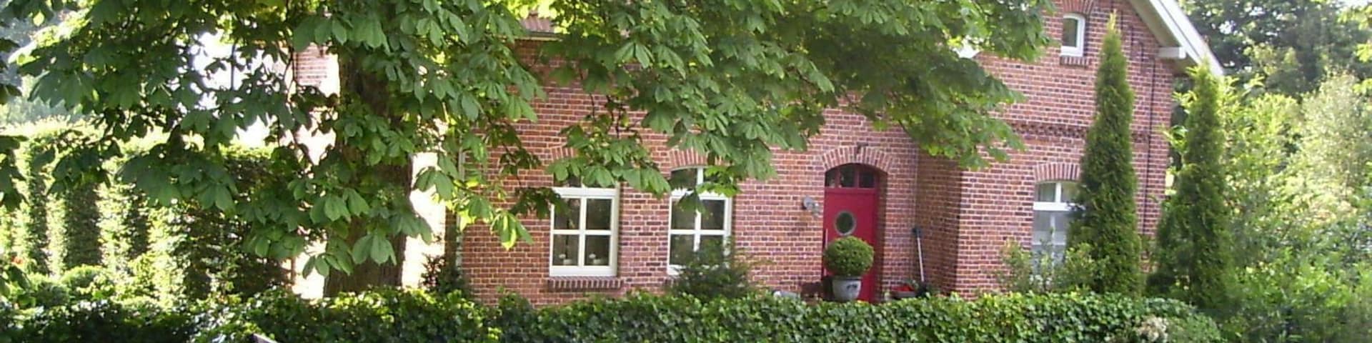 Hanekenfähr, sluis in het Eems-Vecht-kanaal, monumentale sluiswachterswoning