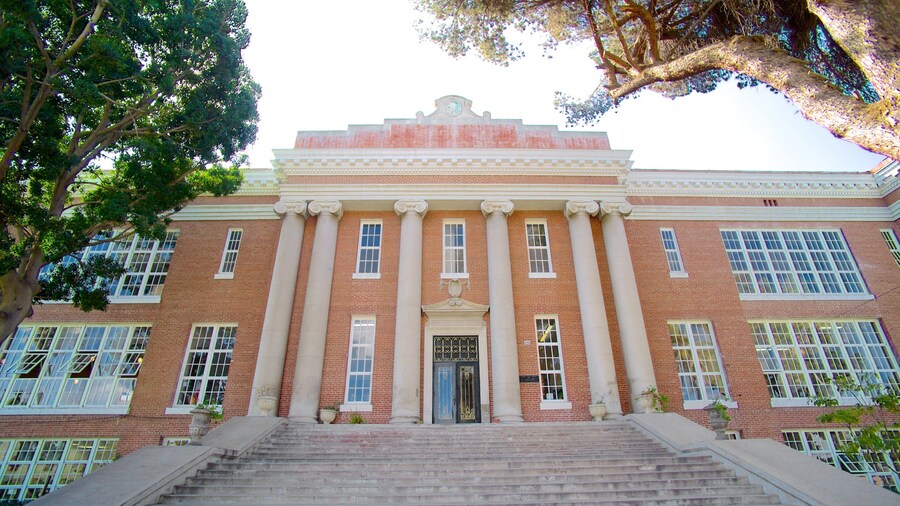 Casa de la Cultura which includes heritage architecture