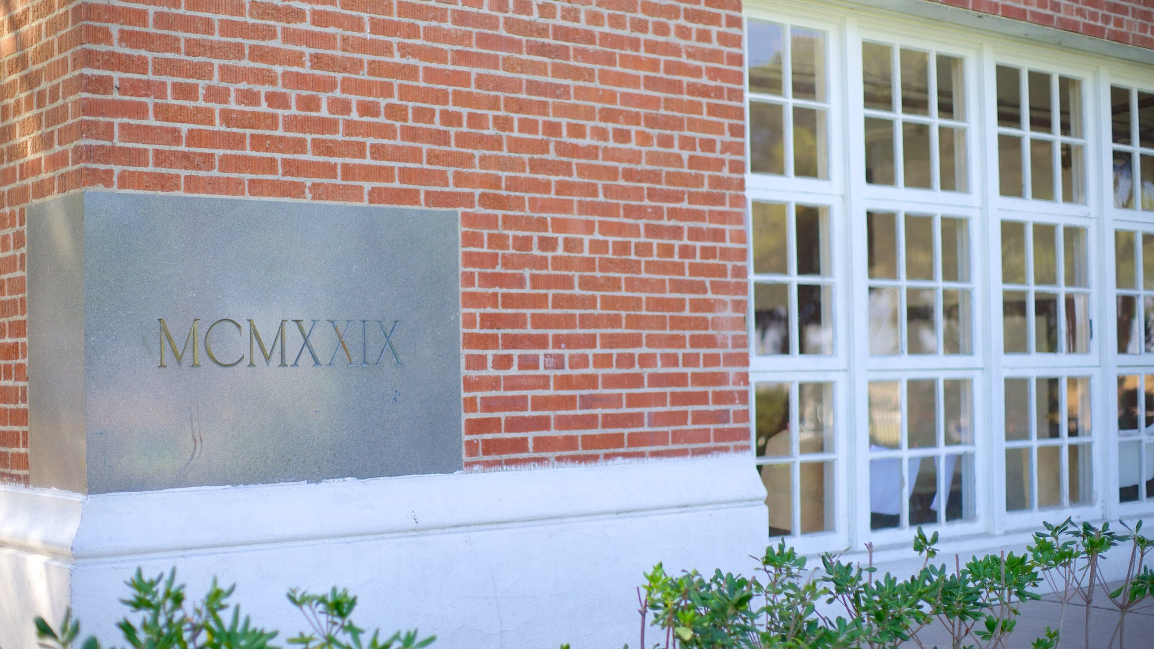 Casa de la Cultura inclusief historische architectuur en bewegwijzering