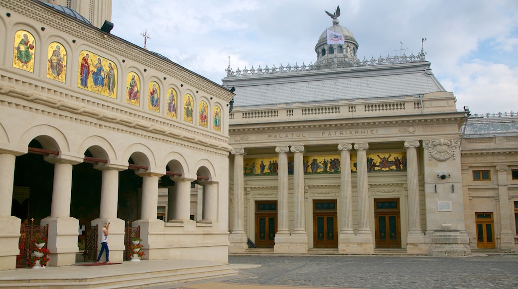 Patriarchal Palace which includes religious elements, a castle and heritage elements
