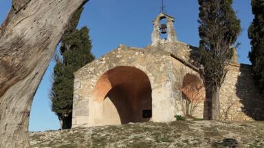 This building is indexed in the Base Mérimée, a database of architectural heritage maintained by the French Ministry of Culture, under the reference PA00081243 .