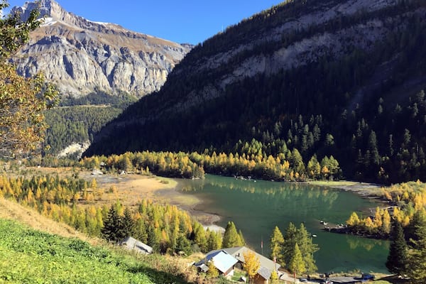 Autumn colours on Derborence lake.
Multiple hiking opportunities in the area, including a walk to the Rambert mountain hut. Derborence is situated in a protected natural park, where you can observe the "Gipaete Barbu" as well as mountain goats.
#Valais #Switzerland #hiking #LifeatExpedia #nature #lake