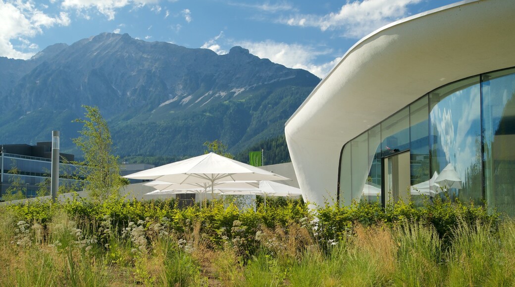 施華洛世奇水晶世界 呈现出 寧靜的景觀 和 山岳