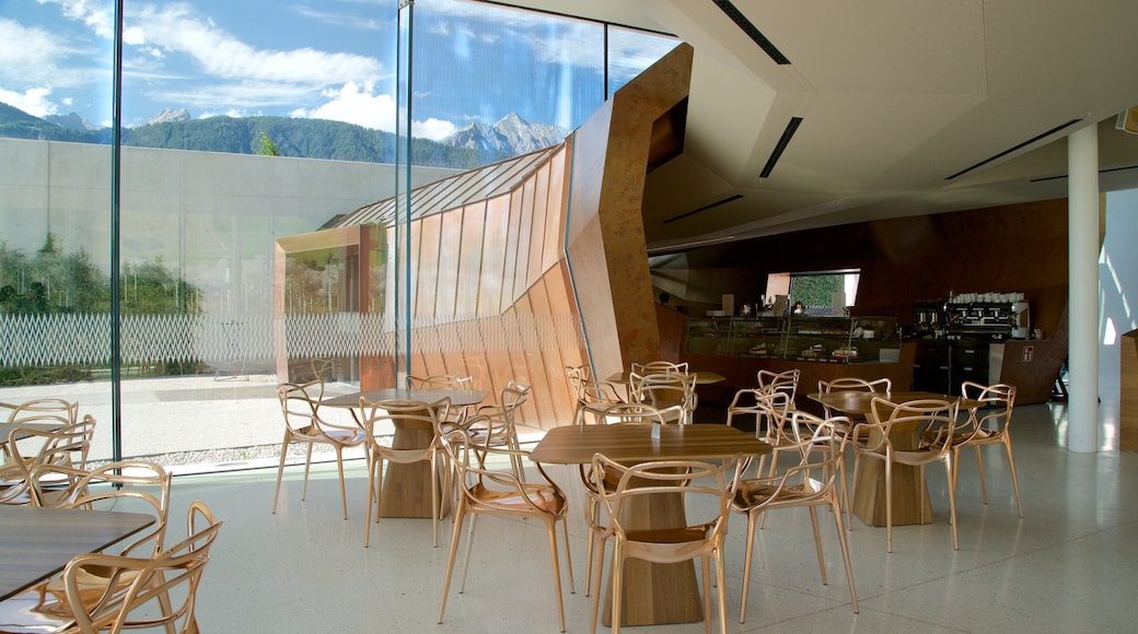 Swarowskis krystallverden som inkluderer kafé og innendørs