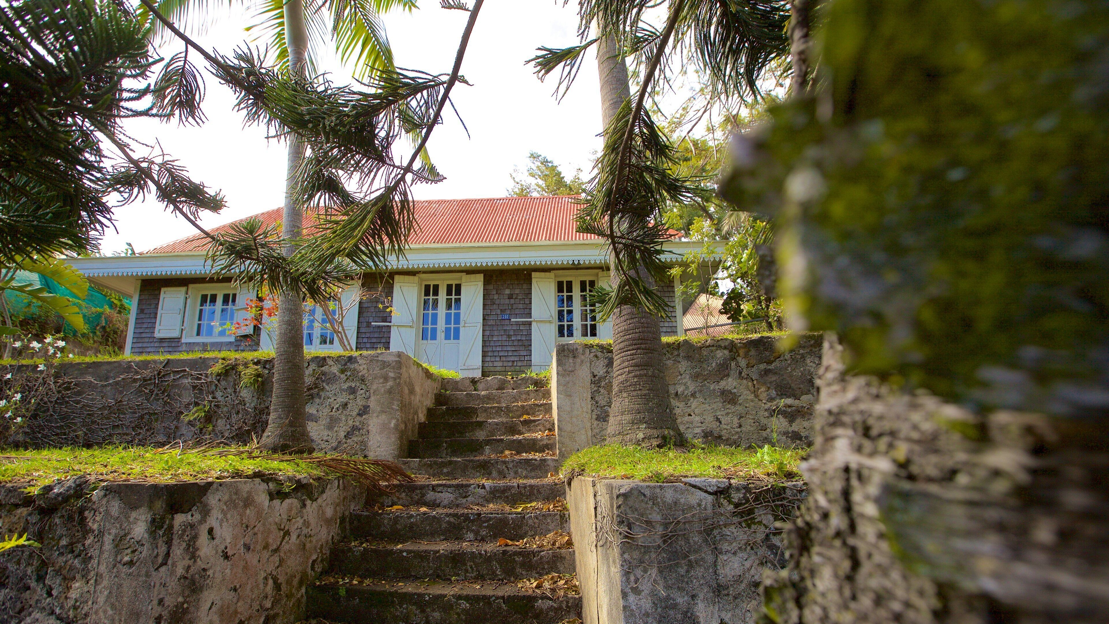 Petite-Ile which includes a house