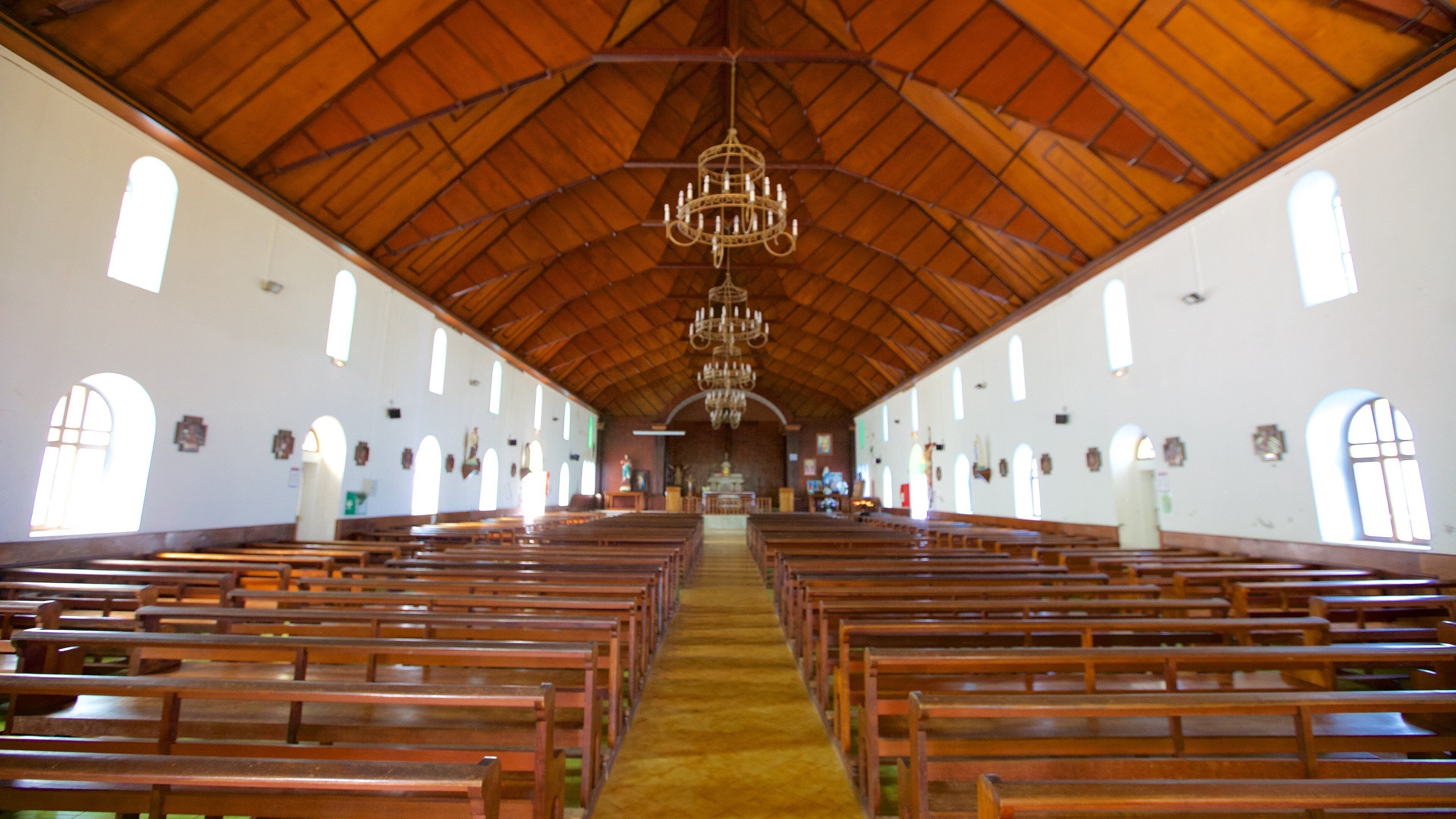 Petite-Ile featuring a church or cathedral and interior views