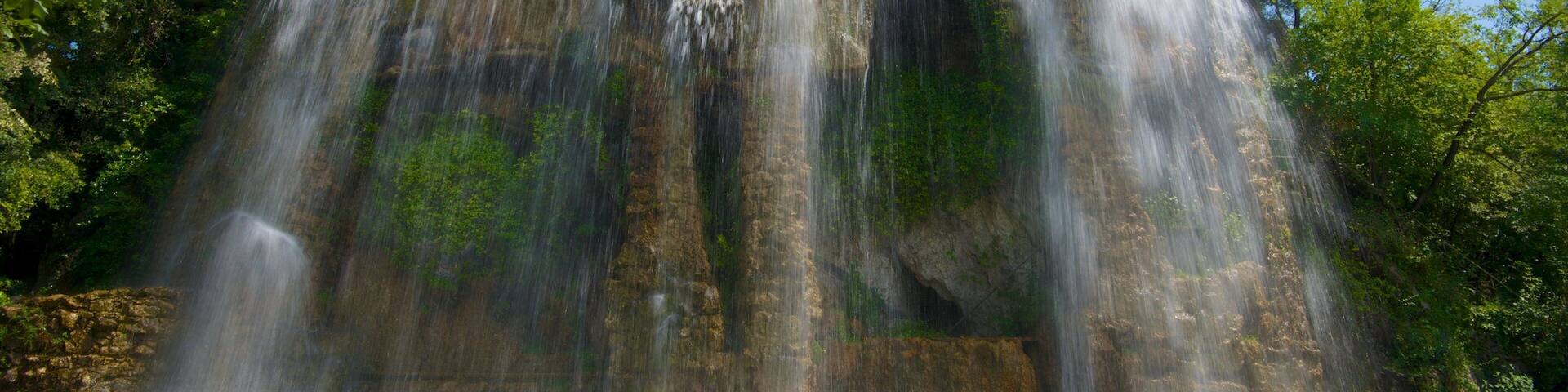 Castle Hill showing a cascade