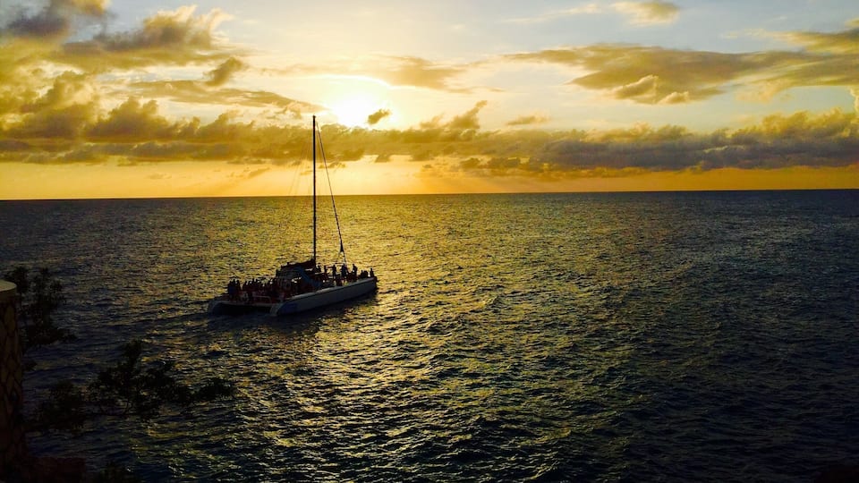 A sunset from the famous Rick's Cafe in Negril, Jamaica #lifeatexpedia