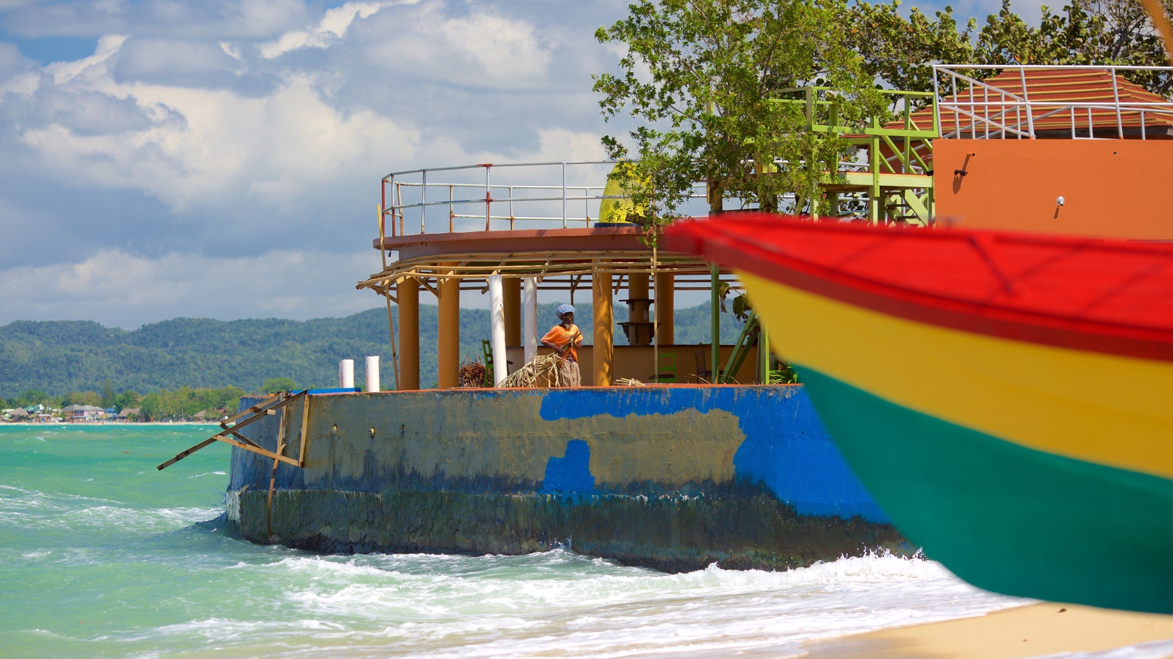 West End som inkluderar en strand och båtkörning
