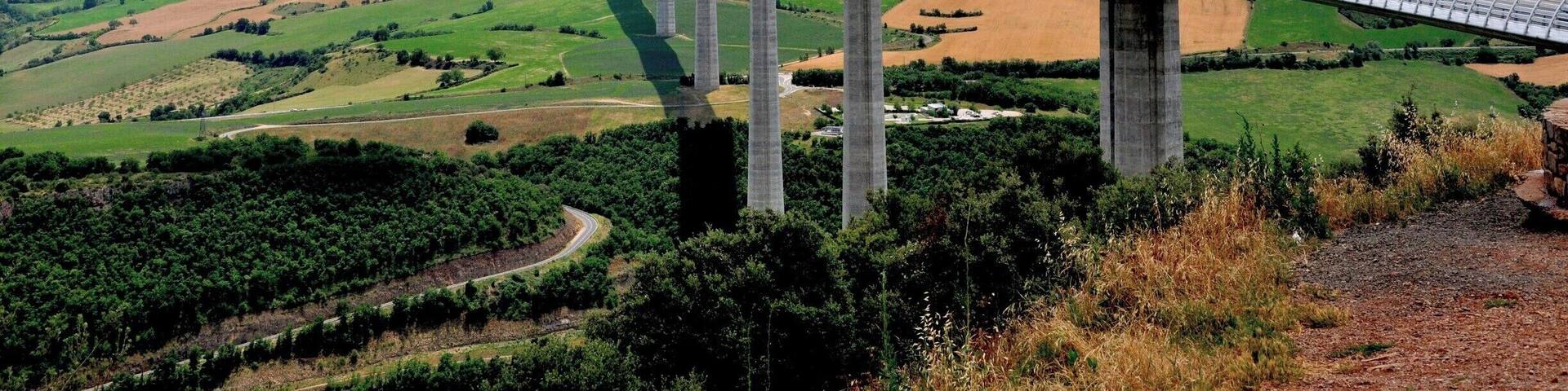 Apparently where the valley is deepest the roadway is as high above the valley as the Eiffel Tower is high. The photos really don't do it justice - it's quite spectacular.