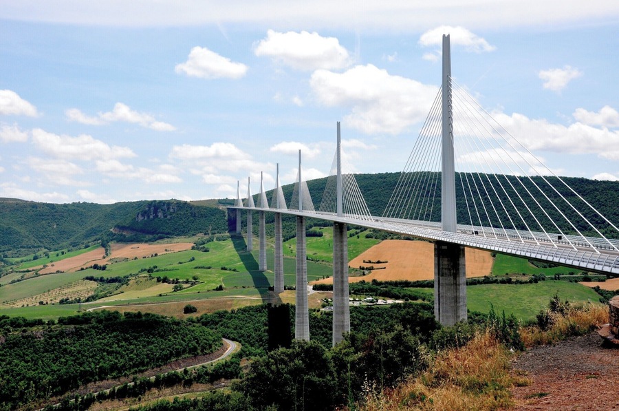 Apparently where the valley is deepest the roadway is as high above the valley as the Eiffel Tower is high. The photos really don't do it justice - it's quite spectacular.