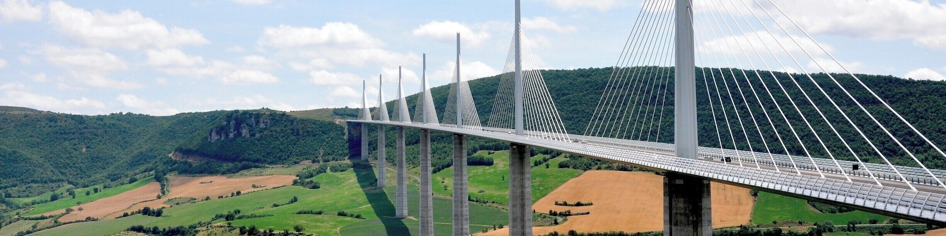 Apparently where the valley is deepest the roadway is as high above the valley as the Eiffel Tower is high. The photos really don't do it justice - it's quite spectacular.